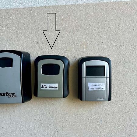 Mia Airport Studio Apartment - 0-24H Self Check In&Out - Parking On Site Velika Gorica Exterior photo